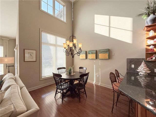 10531 Mission Road 312, Leawood, KS 66206