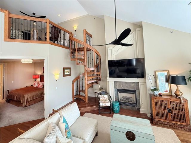 10531 Mission Road 312, Leawood, KS 66206