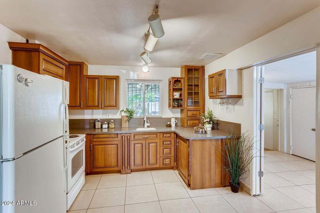 6730 W Flynn Lane, Glendale, AZ 85303