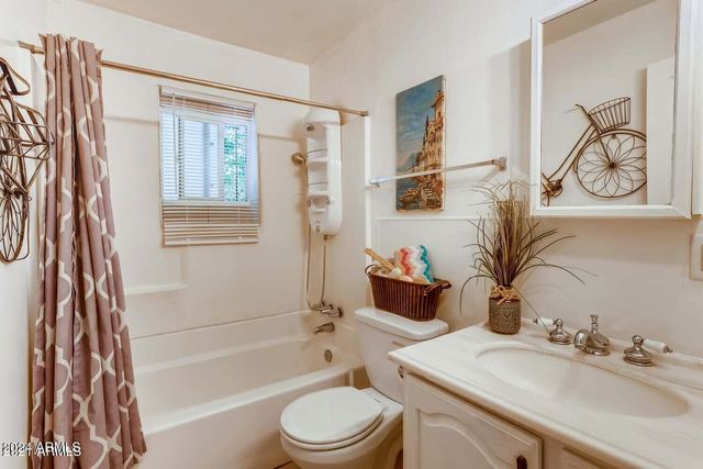 6730 W Flynn Lane, Glendale, AZ 85303