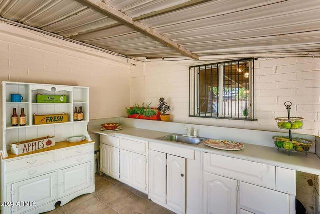 6730 W Flynn Lane, Glendale, AZ 85303