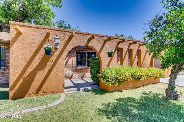 6730 W Flynn Lane, Glendale, AZ 85303