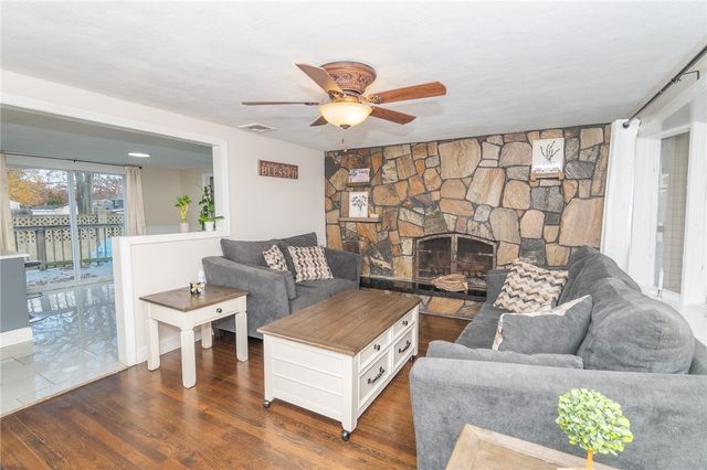 2 Ash Lane, North Providence, RI 02911