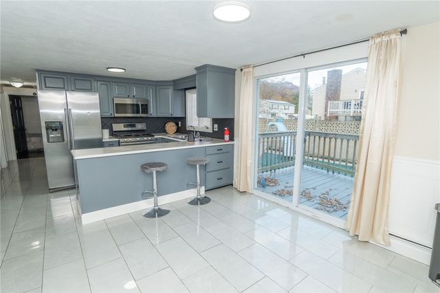 2 Ash Lane, North Providence, RI 02911