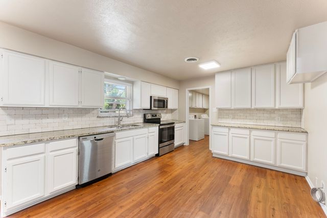 912 W Tucker Boulevard, Arlington, TX 76013