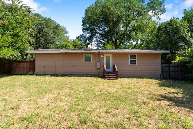 912 W Tucker Boulevard, Arlington, TX 76013