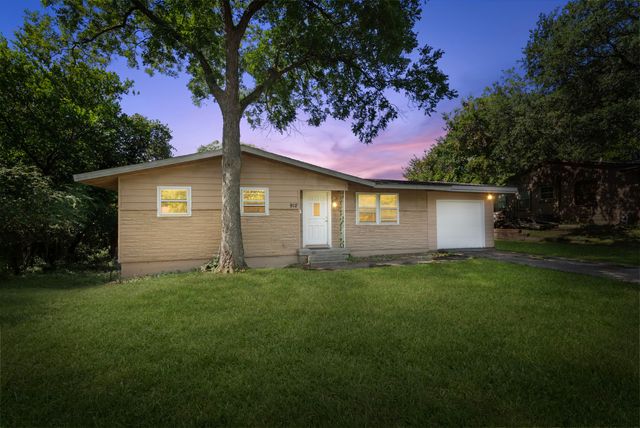 912 W Tucker Boulevard, Arlington, TX 76013