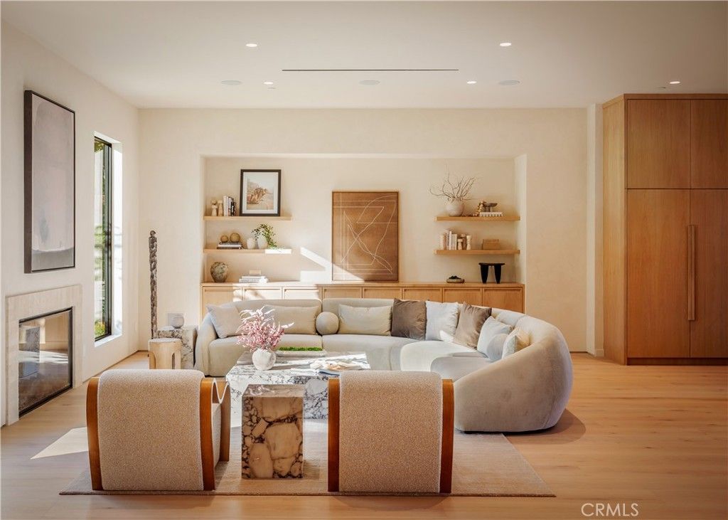 Image 12 of property listing at 4956 Gentry Avenue, Valley Village, CA 91607