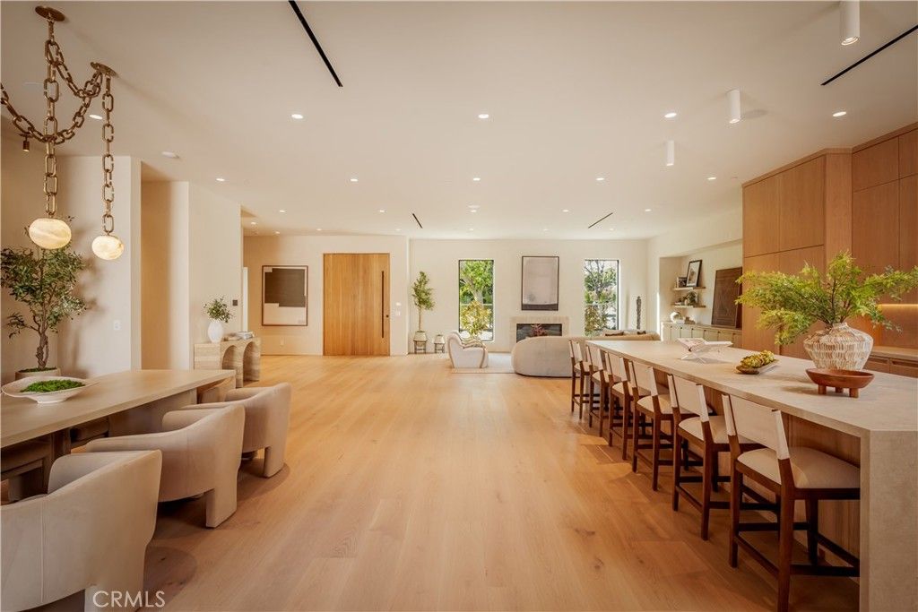 Image 15 of property listing at 4956 Gentry Avenue, Valley Village, CA 91607