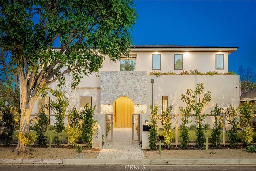 Image 2 of property listing at 4956 Gentry Avenue, Valley Village, CA 91607