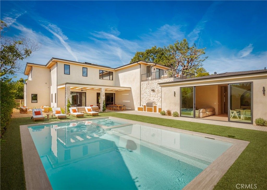 Image 24 of property listing at 4956 Gentry Avenue, Valley Village, CA 91607