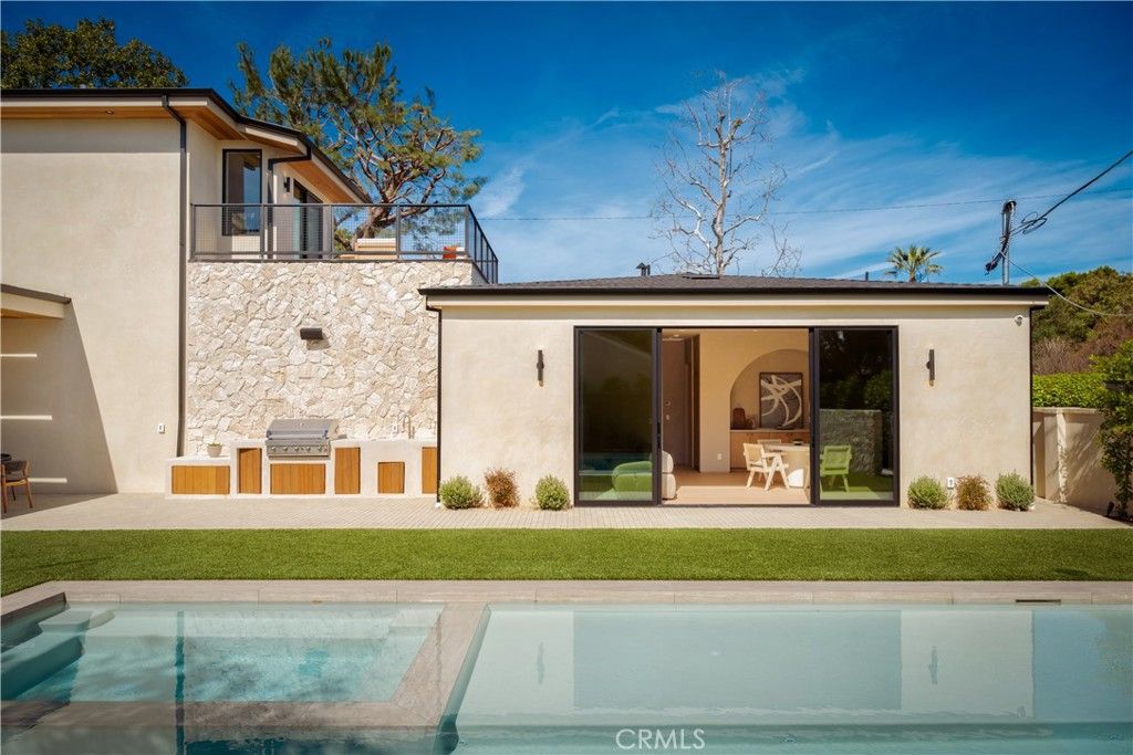 Image 25 of property listing at 4956 Gentry Avenue, Valley Village, CA 91607