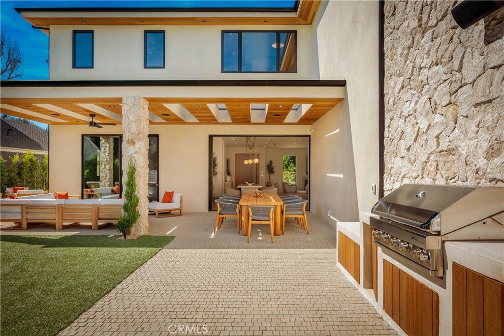 Image 27 of property listing at 4956 Gentry Avenue, Valley Village, CA 91607