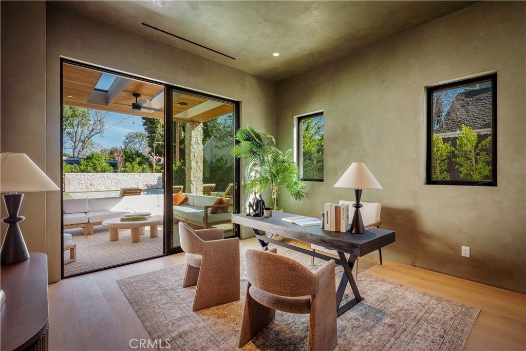 Image 31 of property listing at 4956 Gentry Avenue, Valley Village, CA 91607