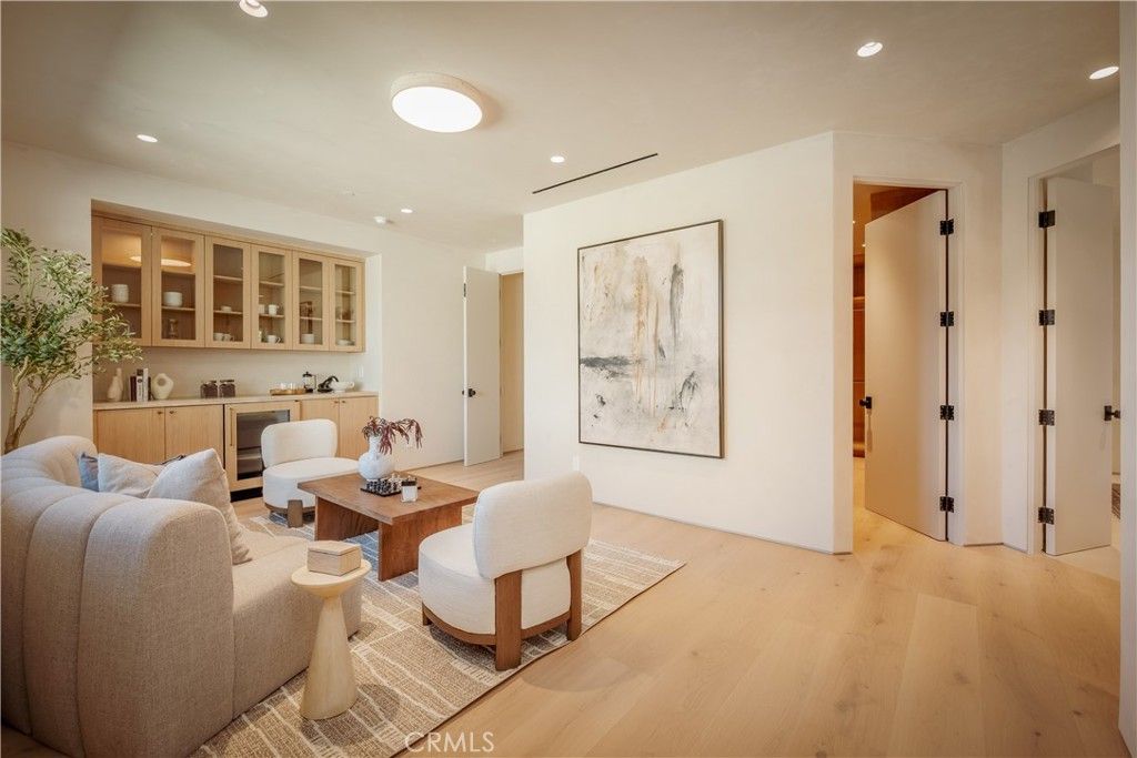 Image 35 of property listing at 4956 Gentry Avenue, Valley Village, CA 91607