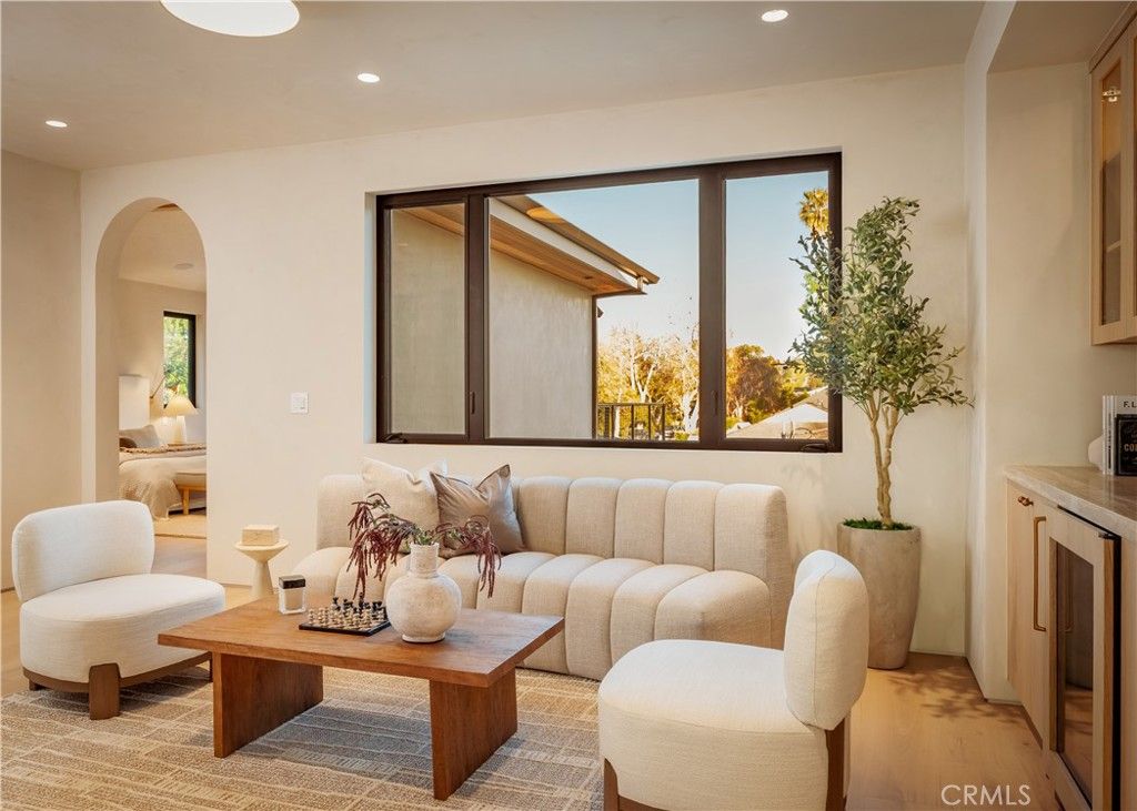 Image 36 of property listing at 4956 Gentry Avenue, Valley Village, CA 91607