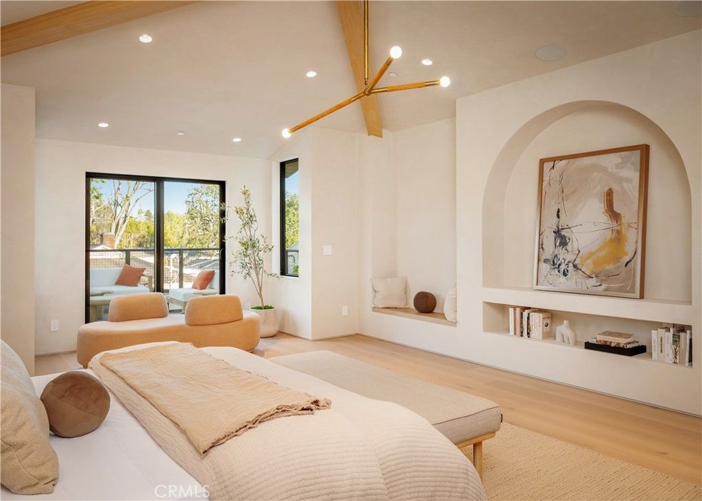 Image 37 of property listing at 4956 Gentry Avenue, Valley Village, CA 91607
