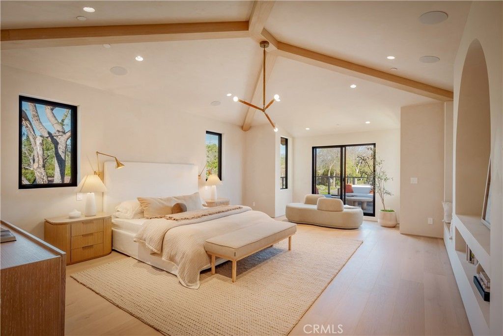 Image 39 of property listing at 4956 Gentry Avenue, Valley Village, CA 91607