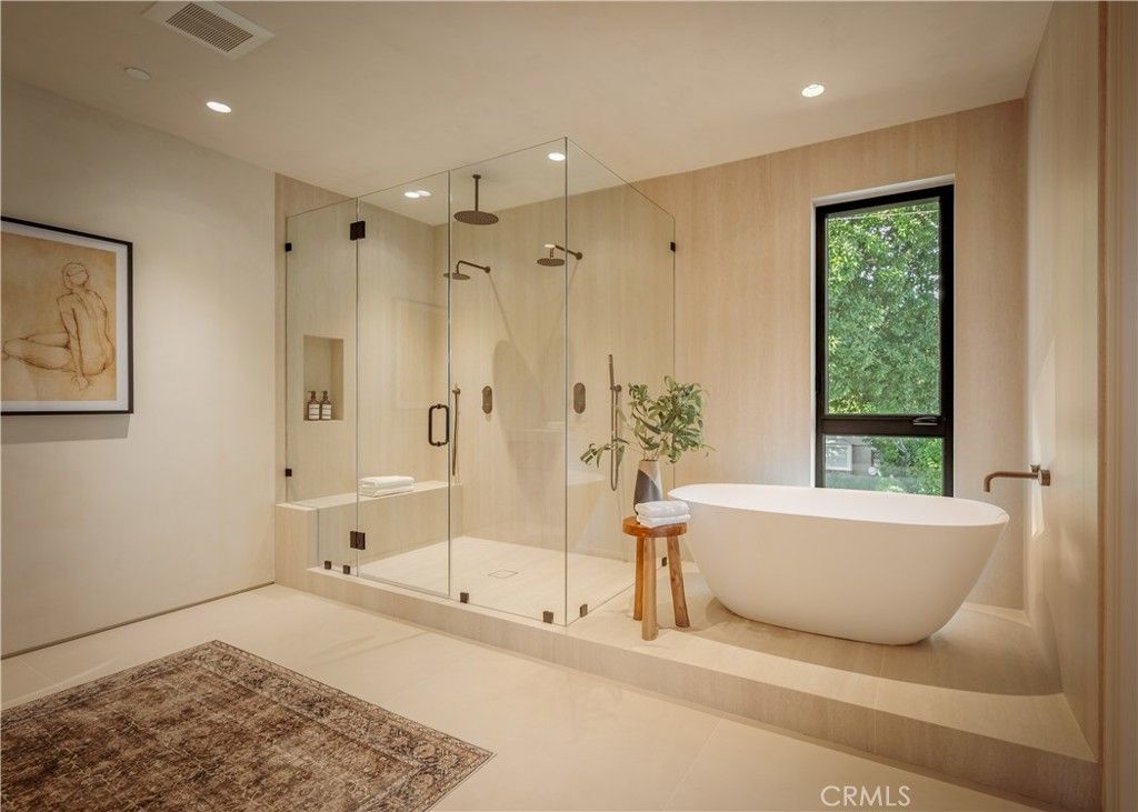 Image 40 of property listing at 4956 Gentry Avenue, Valley Village, CA 91607