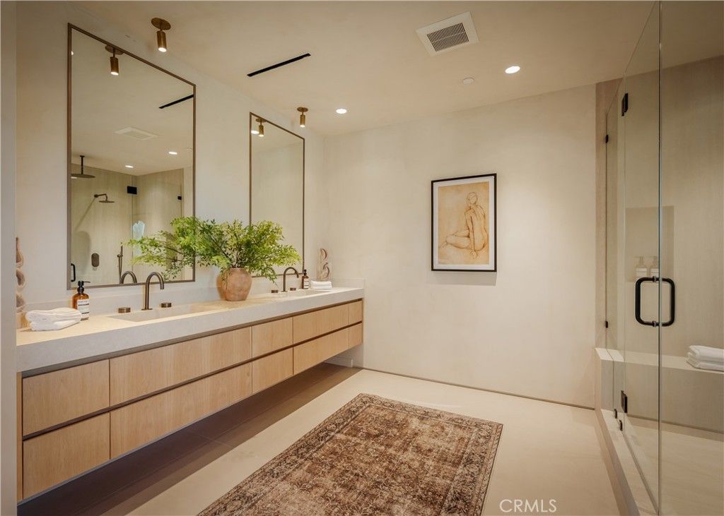 Image 41 of property listing at 4956 Gentry Avenue, Valley Village, CA 91607