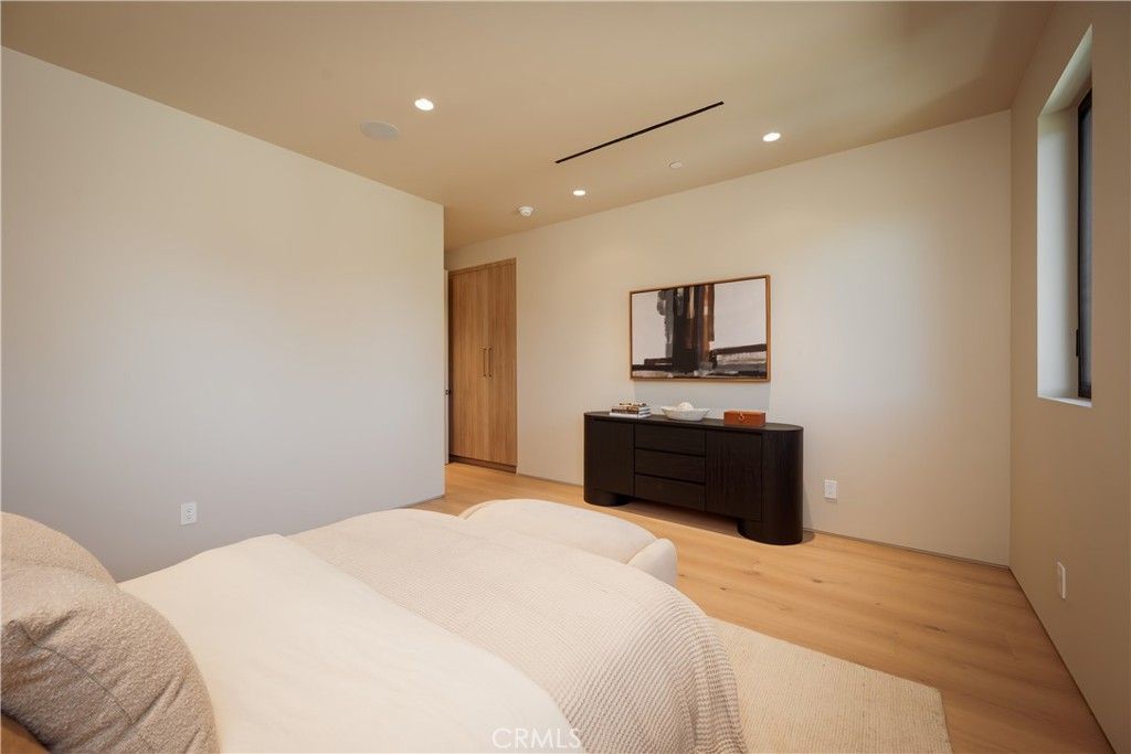 Image 56 of property listing at 4956 Gentry Avenue, Valley Village, CA 91607