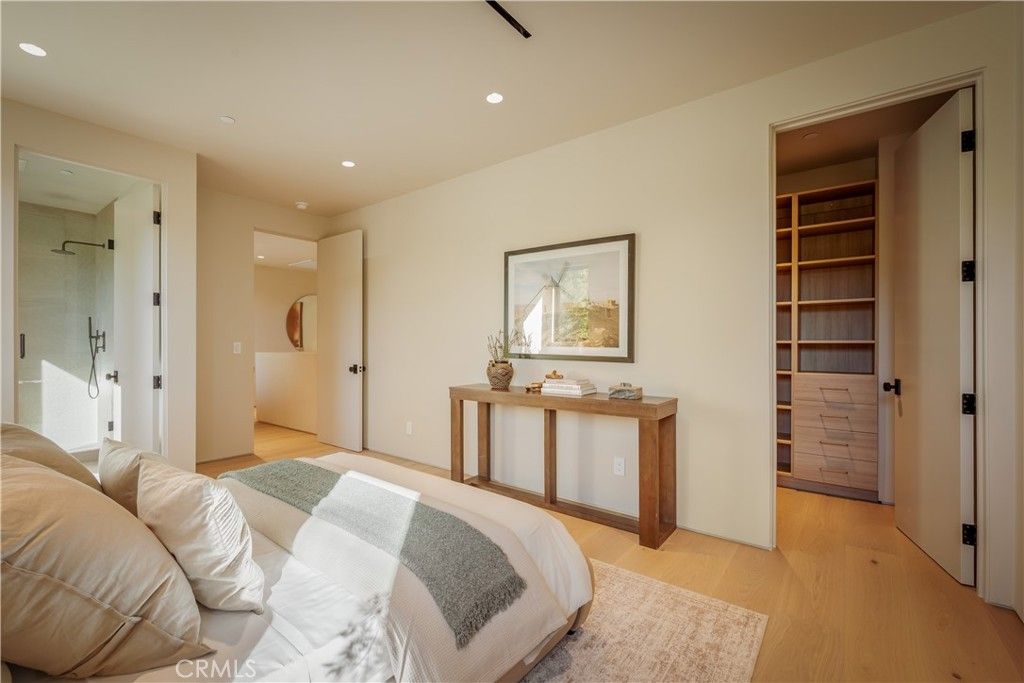 Image 58 of property listing at 4956 Gentry Avenue, Valley Village, CA 91607