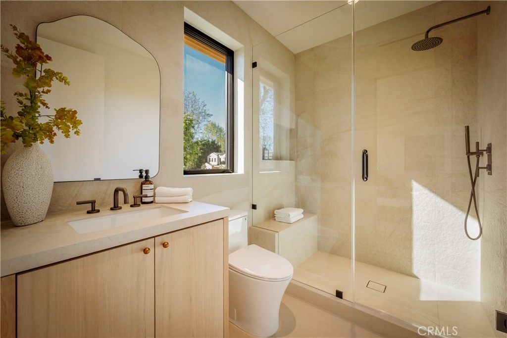 Image 59 of property listing at 4956 Gentry Avenue, Valley Village, CA 91607