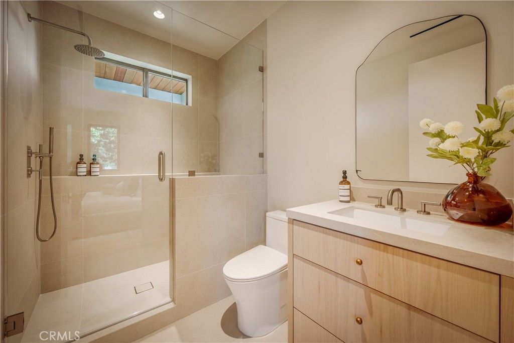 Image 62 of property listing at 4956 Gentry Avenue, Valley Village, CA 91607