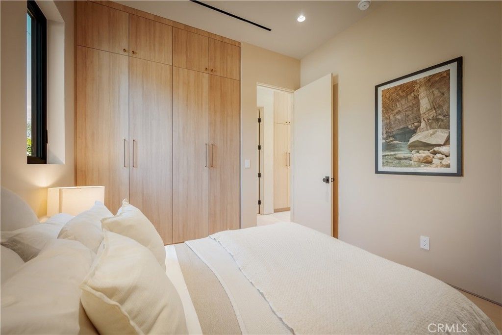 Image 64 of property listing at 4956 Gentry Avenue, Valley Village, CA 91607