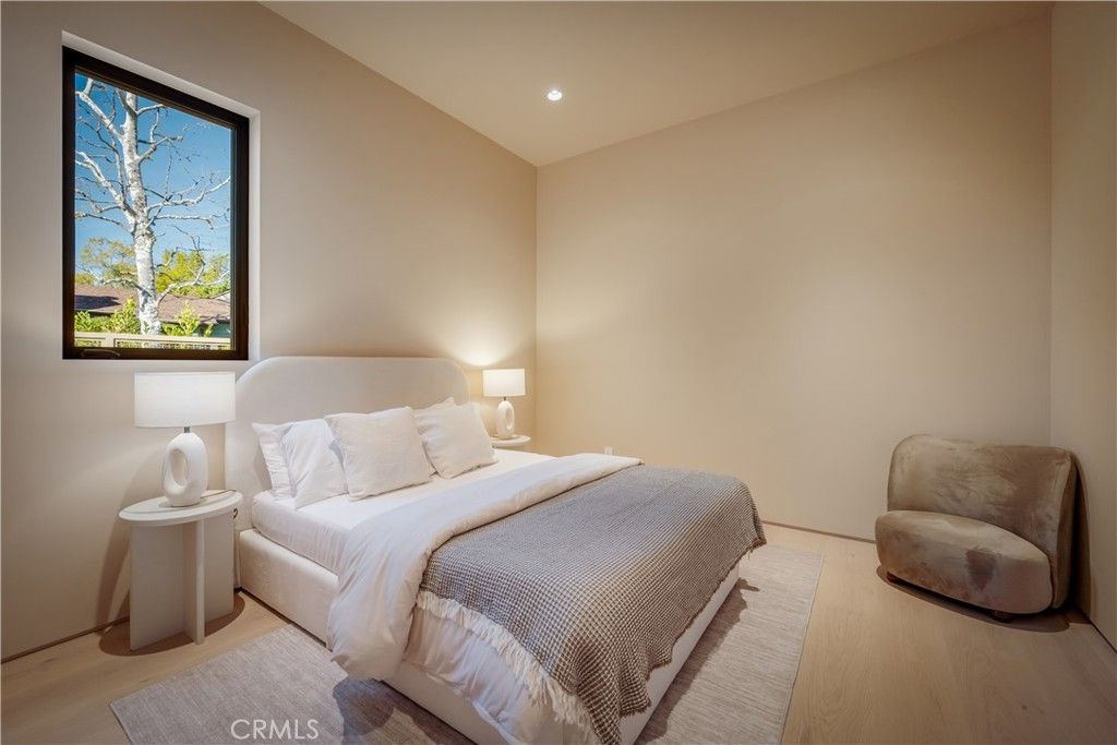Image 65 of property listing at 4956 Gentry Avenue, Valley Village, CA 91607