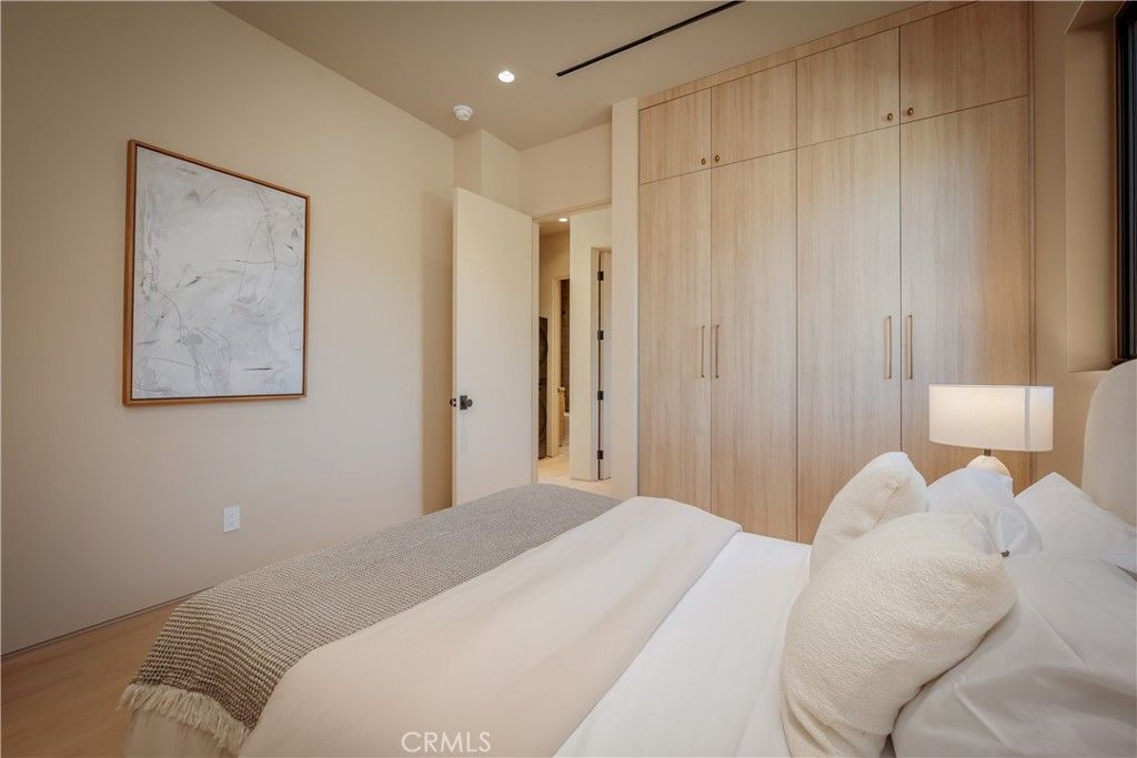 Image 66 of property listing at 4956 Gentry Avenue, Valley Village, CA 91607