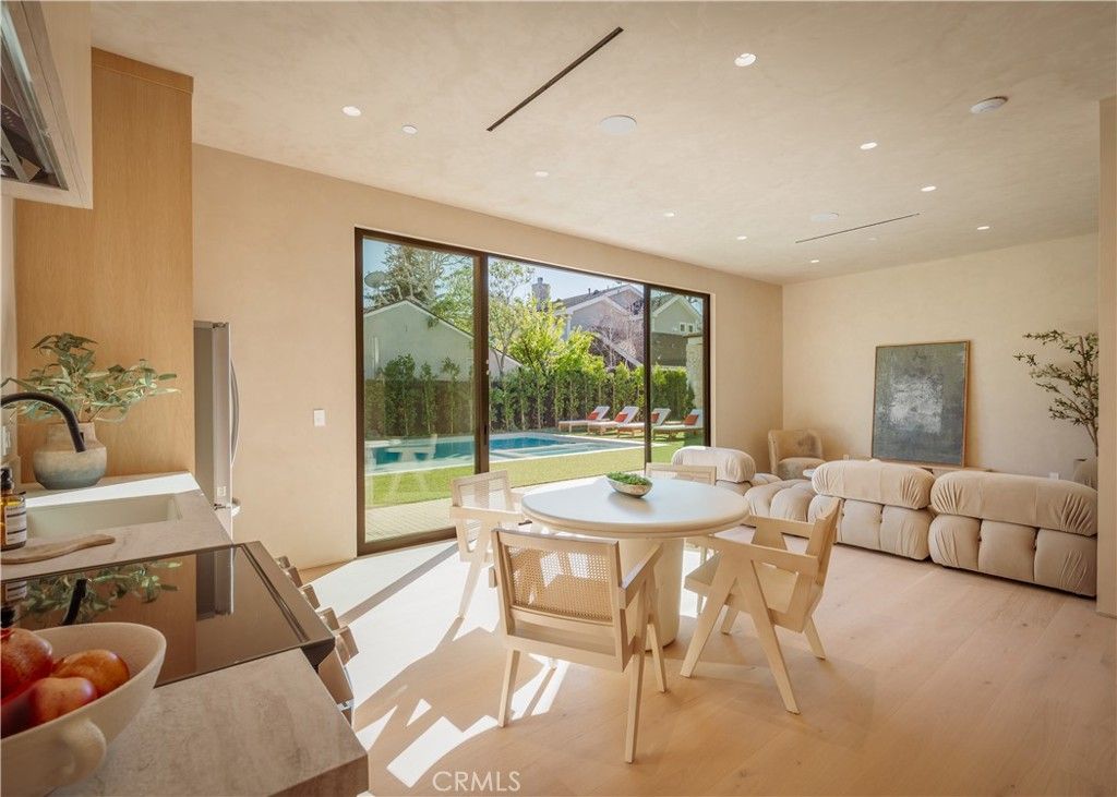 Image 67 of property listing at 4956 Gentry Avenue, Valley Village, CA 91607
