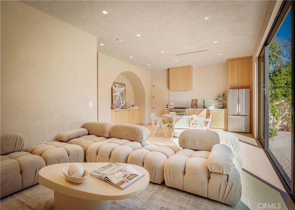 Image 68 of property listing at 4956 Gentry Avenue, Valley Village, CA 91607