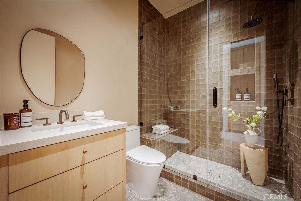 Image 70 of property listing at 4956 Gentry Avenue, Valley Village, CA 91607