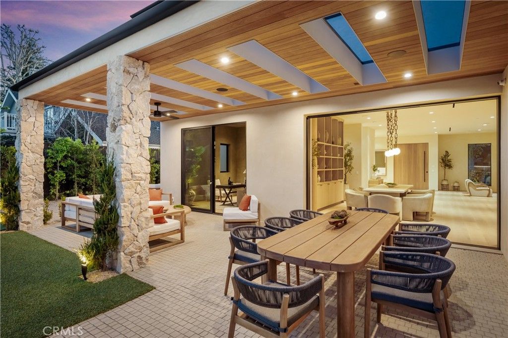Image 72 of property listing at 4956 Gentry Avenue, Valley Village, CA 91607