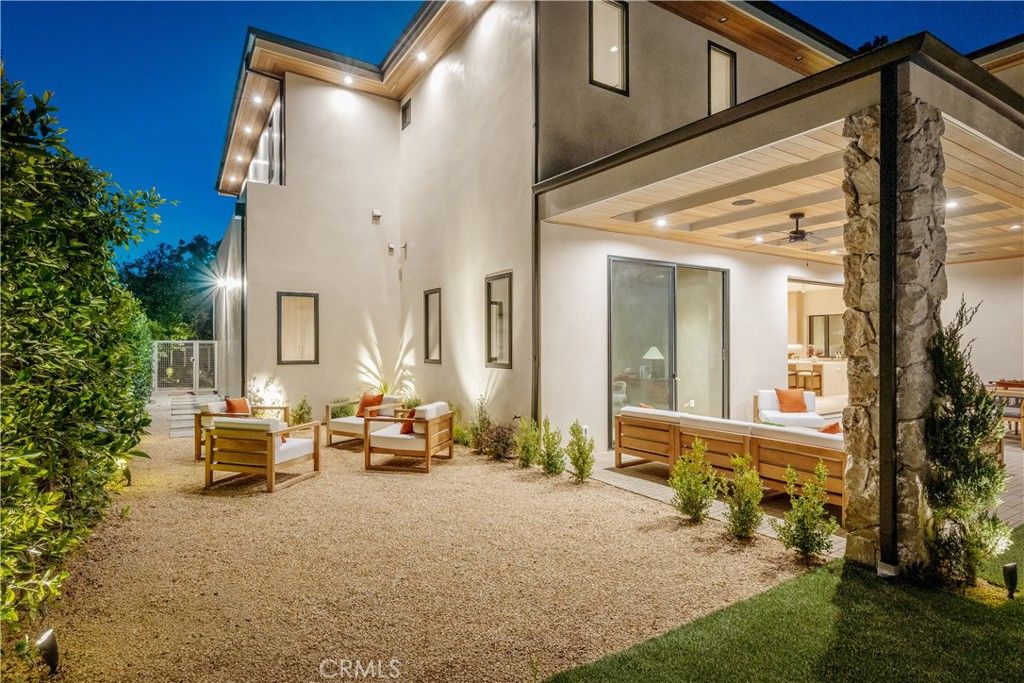 Image 74 of property listing at 4956 Gentry Avenue, Valley Village, CA 91607