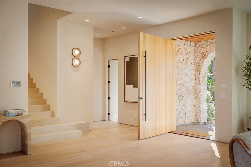 Image 8 of property listing at 4956 Gentry Avenue, Valley Village, CA 91607