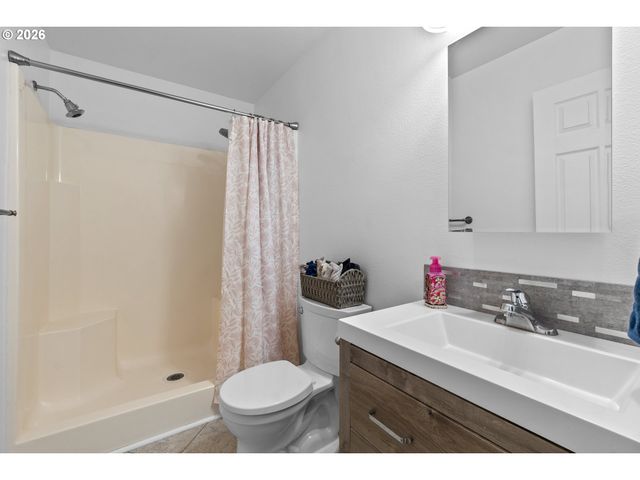 3811 Ne 114TH Ave, Portland, OR 97220