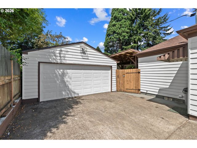3811 Ne 114TH Ave, Portland, OR 97220
