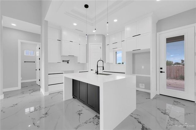 8042 N 48th Lane, Mcallen, TX 78504