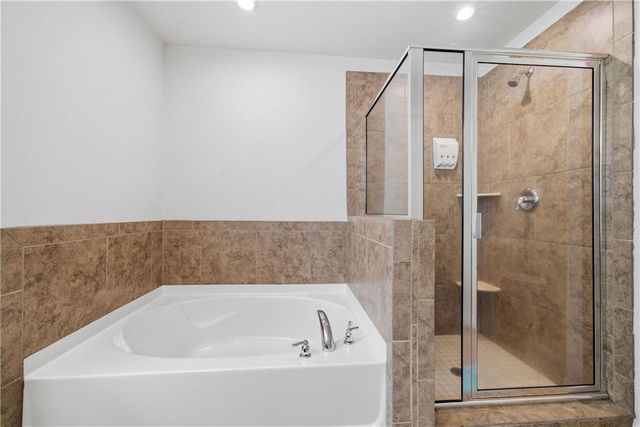 4095 Lake Manor Way, Atlanta, GA 30349