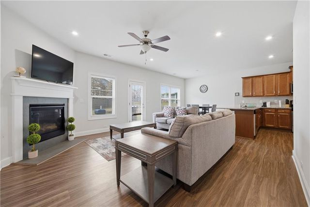 4095 Lake Manor Way, Atlanta, GA 30349