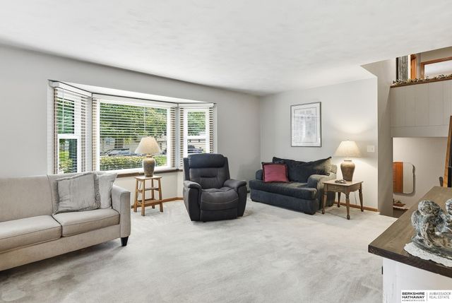10934 Spring Street, Omaha, NE 68144