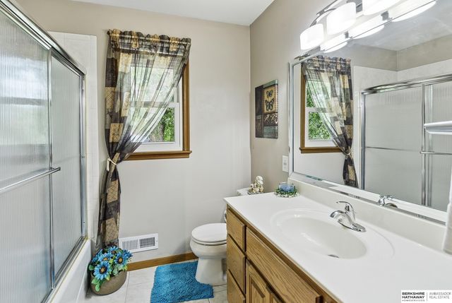 10934 Spring Street, Omaha, NE 68144
