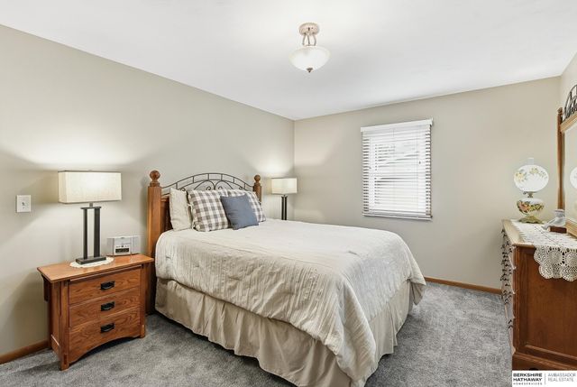 10934 Spring Street, Omaha, NE 68144