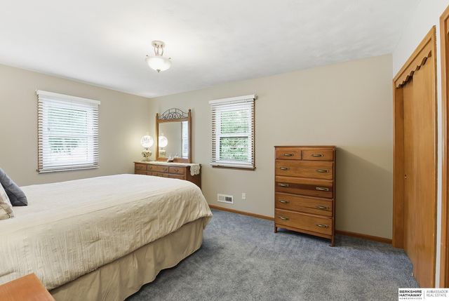 10934 Spring Street, Omaha, NE 68144