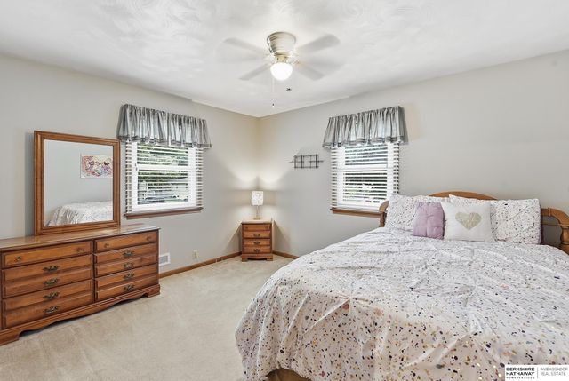 10934 Spring Street, Omaha, NE 68144