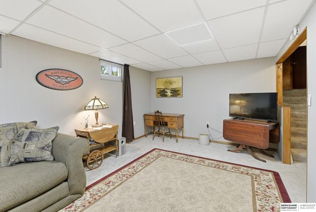 10934 Spring Street, Omaha, NE 68144