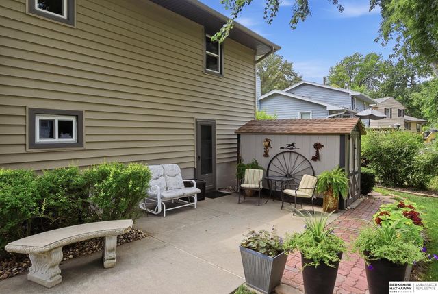10934 Spring Street, Omaha, NE 68144