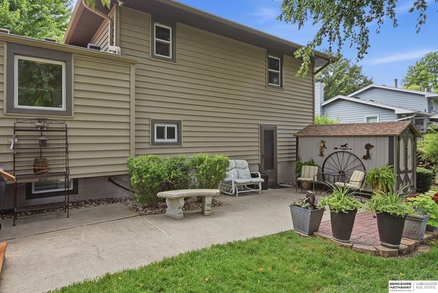10934 Spring Street, Omaha, NE 68144